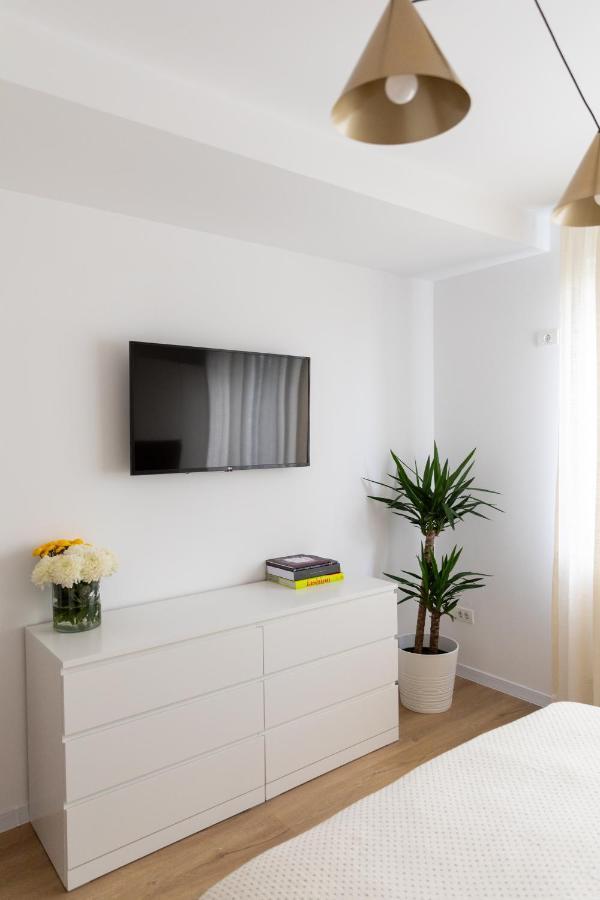 Studio 8 I One Bedroom Apartment I Airport I Therme Otopeni Ngoại thất bức ảnh