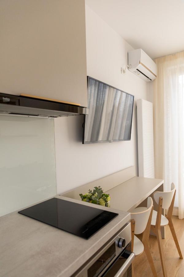 Studio 8 I One Bedroom Apartment I Airport I Therme Otopeni Ngoại thất bức ảnh