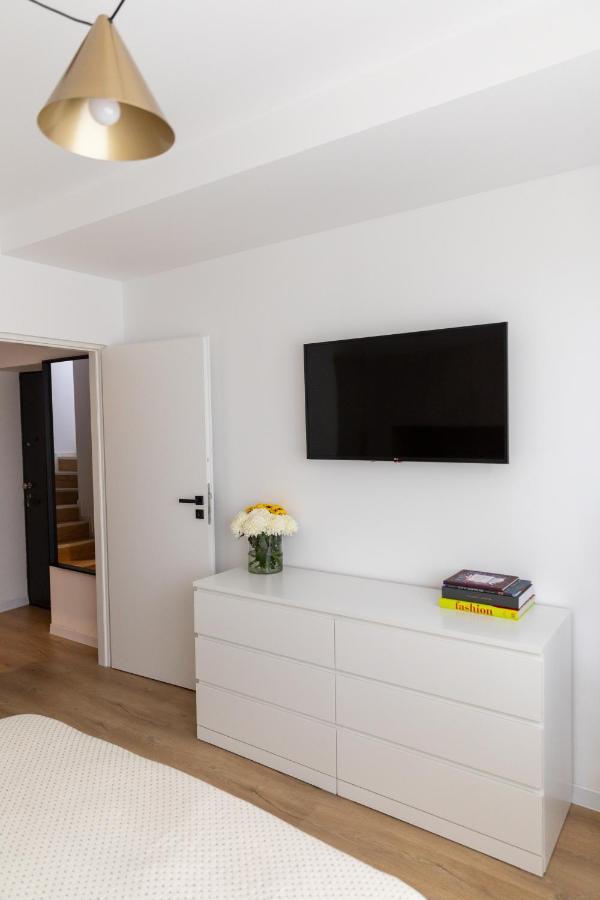 Studio 8 I One Bedroom Apartment I Airport I Therme Otopeni Ngoại thất bức ảnh