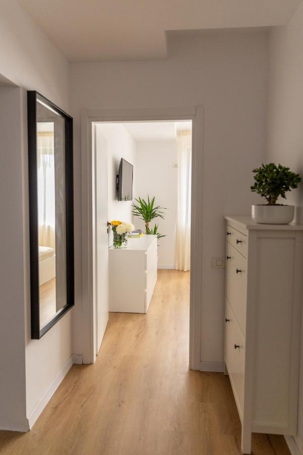 Studio 8 I One Bedroom Apartment I Airport I Therme Otopeni Ngoại thất bức ảnh