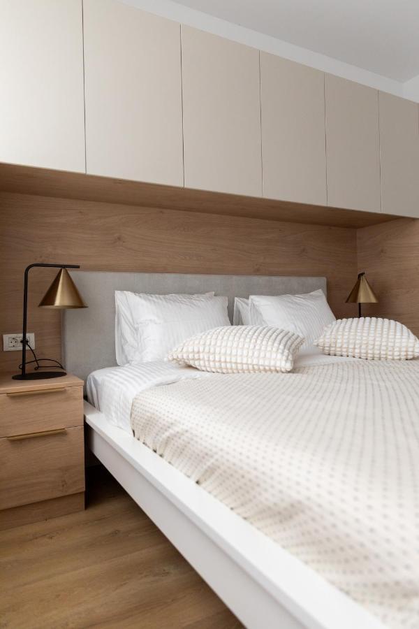 Studio 8 I One Bedroom Apartment I Airport I Therme Otopeni Ngoại thất bức ảnh